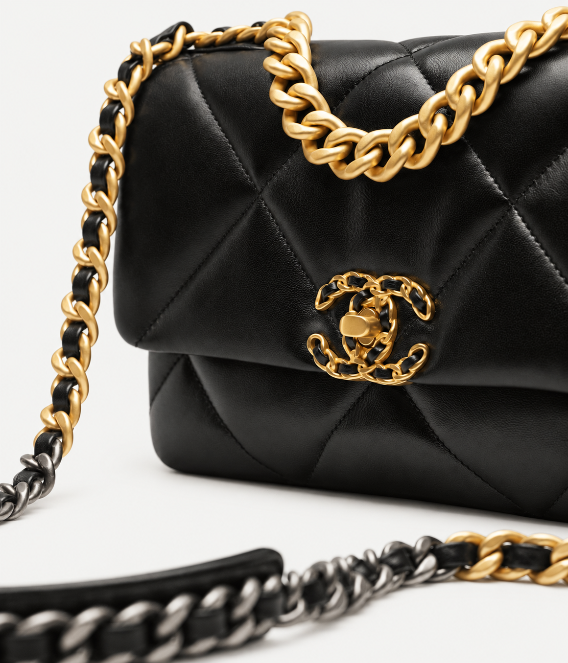 CHANEL 19 Tasche