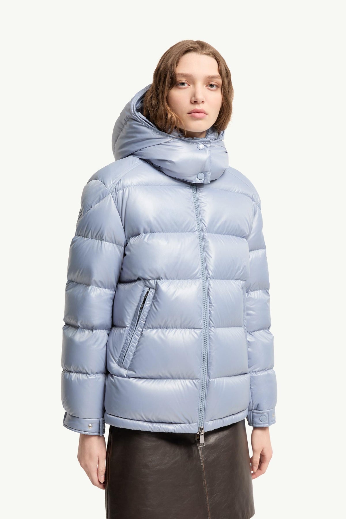 Maire – kurze Daunenjacke mit Kapuze