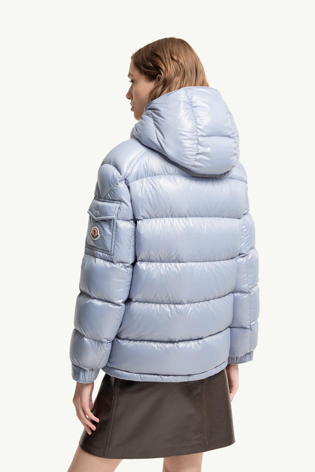 Maire – kurze Daunenjacke mit Kapuze