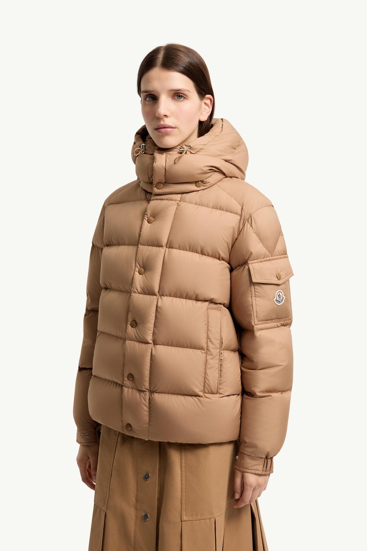 Maya 70 – kurze Daunenjacke mit Kapuze