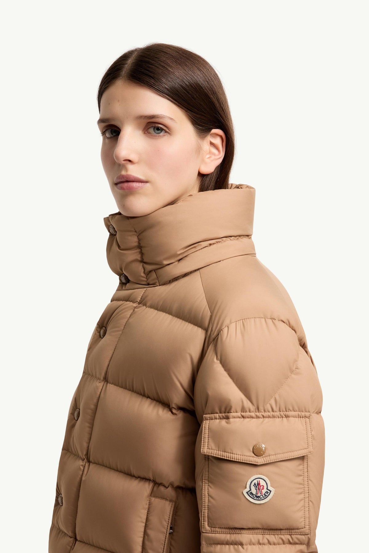 Maya 70 – kurze Daunenjacke mit Kapuze