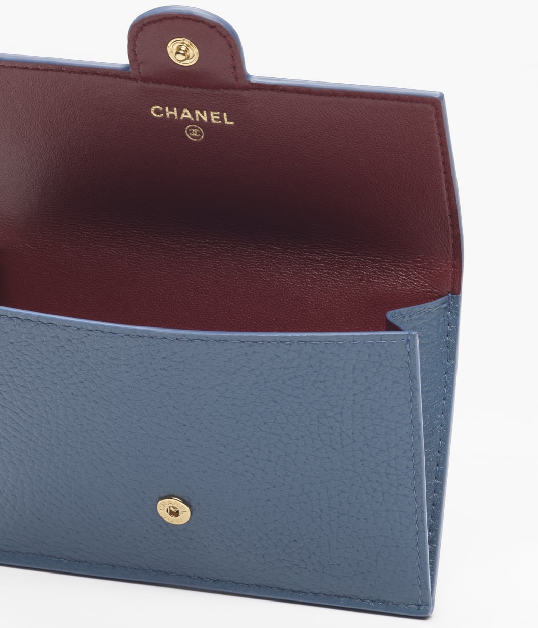 CHANEL – Kartenetui mit Patte in Blau