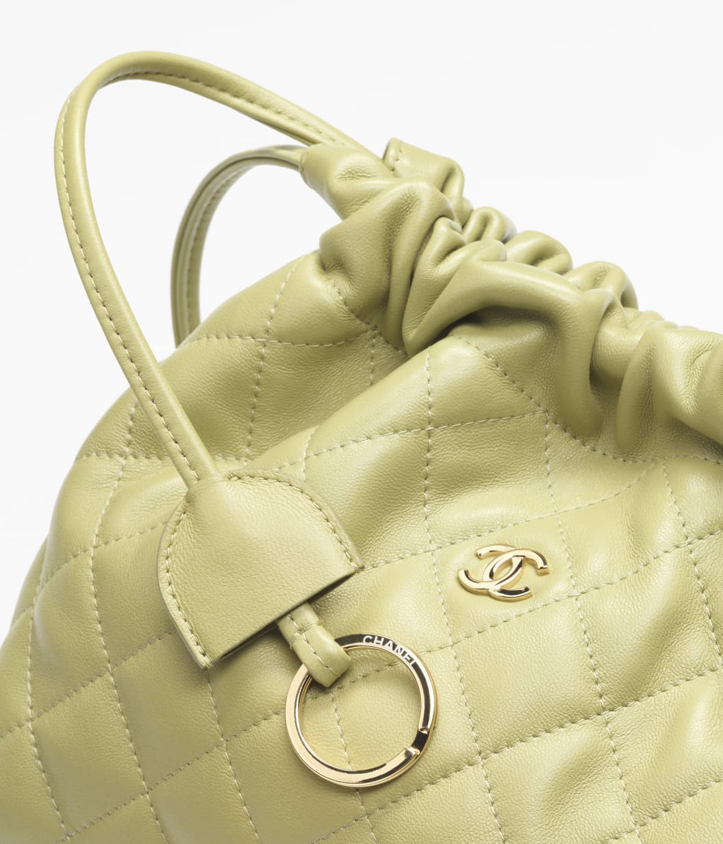 CHANEL – Pochette mit Lederriemen in Grün